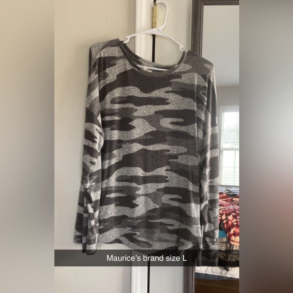 Maurice’s camouflage crew neck pullover women’s size large
